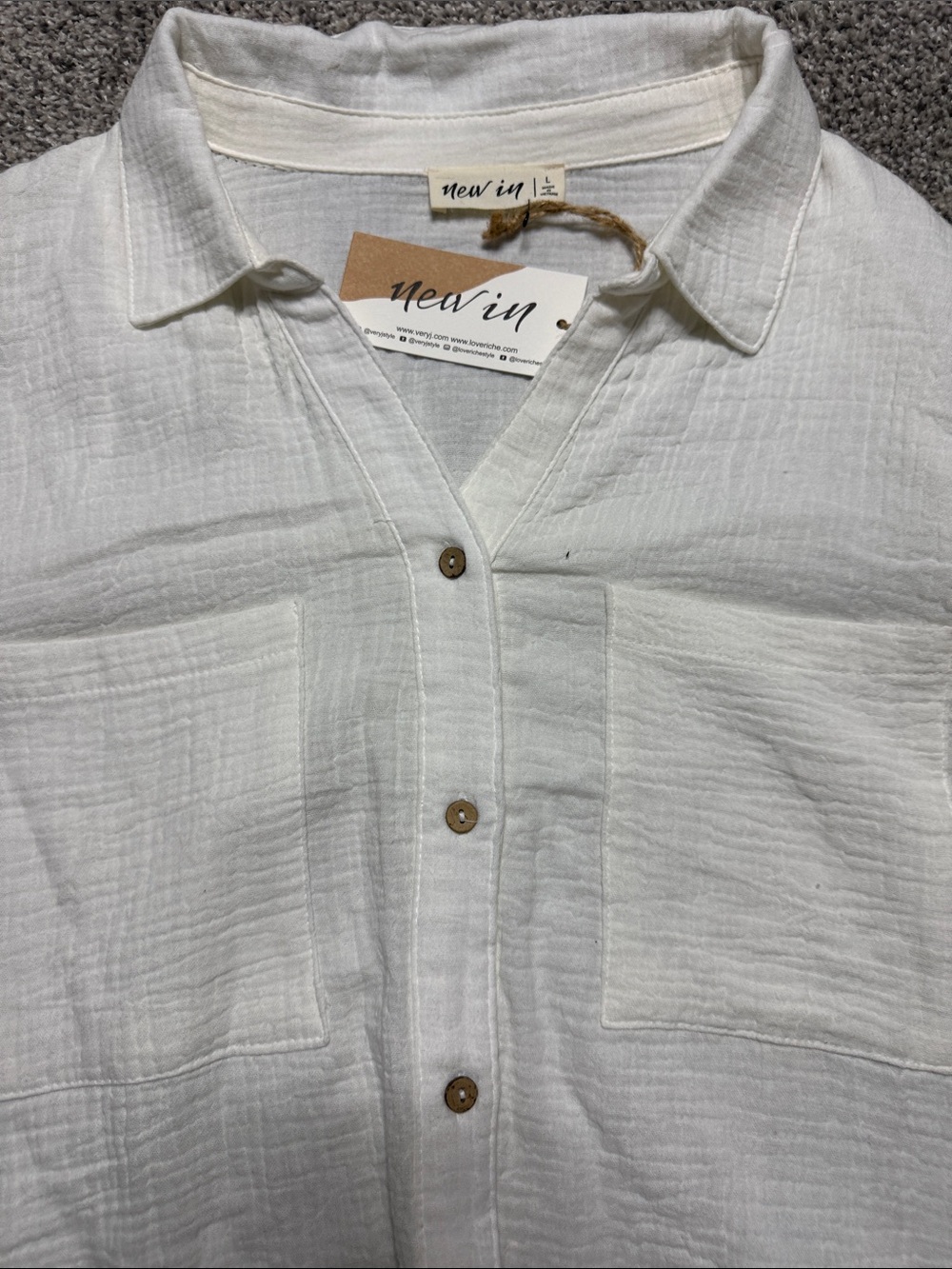 New In White Textured Button-Front Shirt - Picture 2 of 9